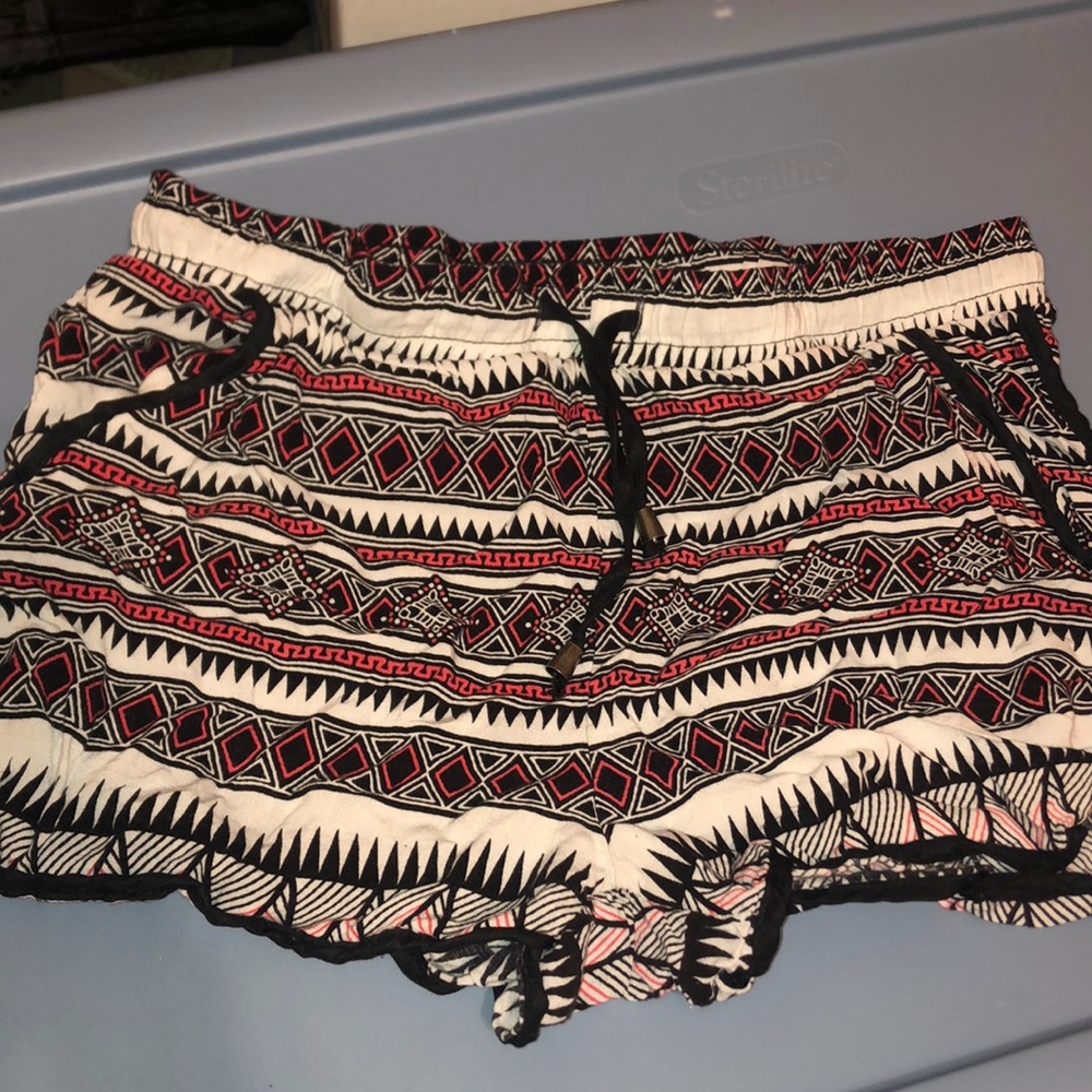 Summertime comfortable shorts. 100% Rayon. Whit, black, and coral pattern.